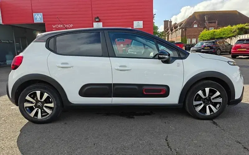 Used Citroën C3 PureTech 83 HP (61 kW) 2022 White Hatchback