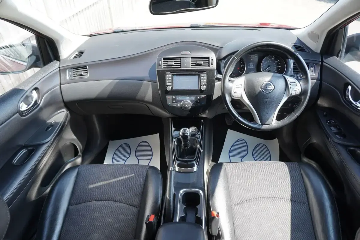 Used Nissan Pulsar N-Connecta 110 HP (80 kW) 2016 Red Hatchback