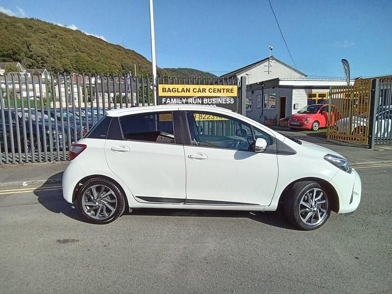 Used Toyota Yaris 111 HP (81 kW) 2020 White Hatchback