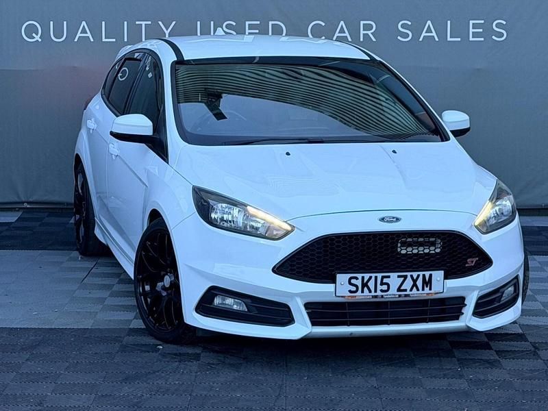 Used Ford Focus ST 2015 White Hatchback