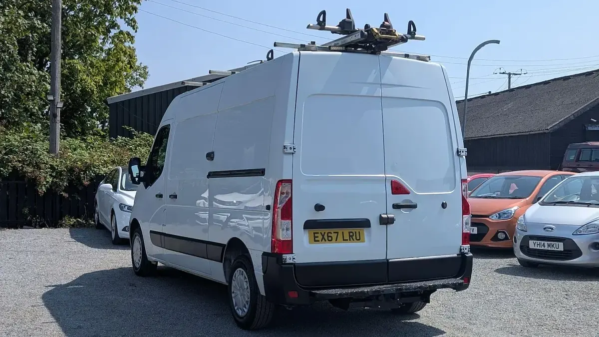 Used Vauxhall Movano 145 HP (106 kW) 2017 White MPV