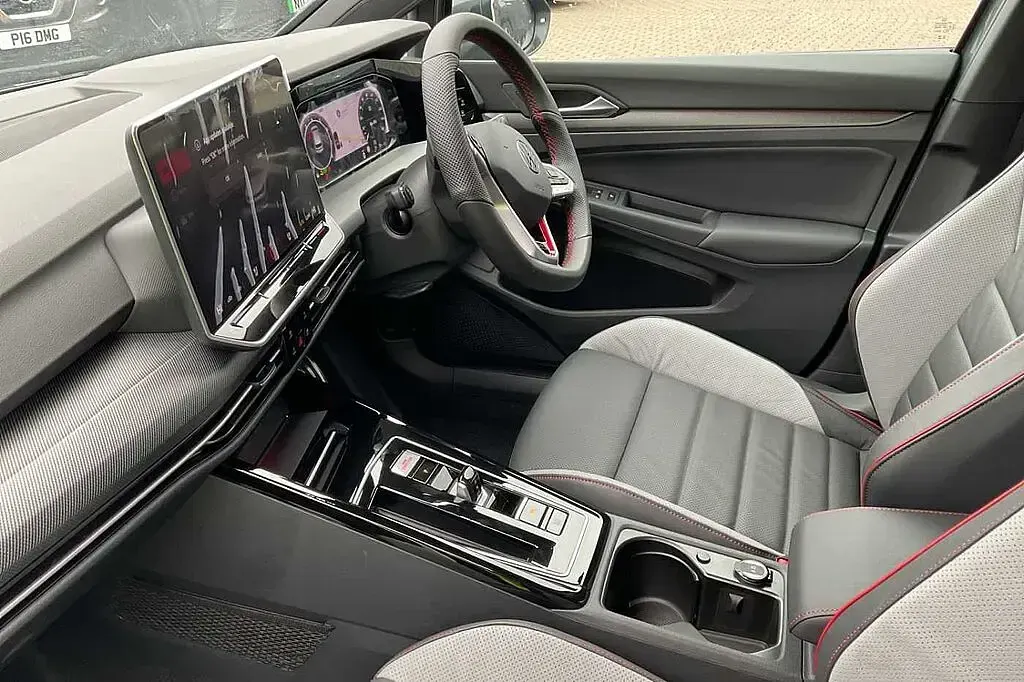 New VW Golf VIII 300 HP (220 kW) 2025