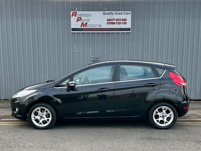Used Ford Fiesta Zetec 82 HP (60 kW) 2012 Black Hatchback