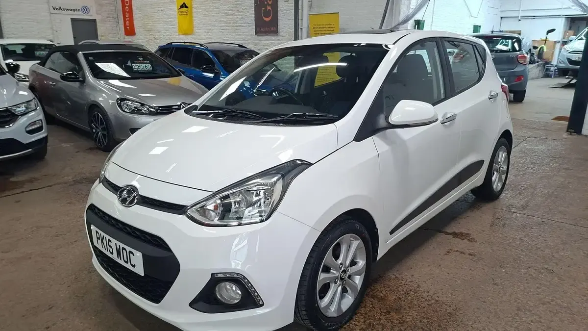 Used Hyundai i10 Premium SE 87 HP (63 kW) 2015 White Hatchback