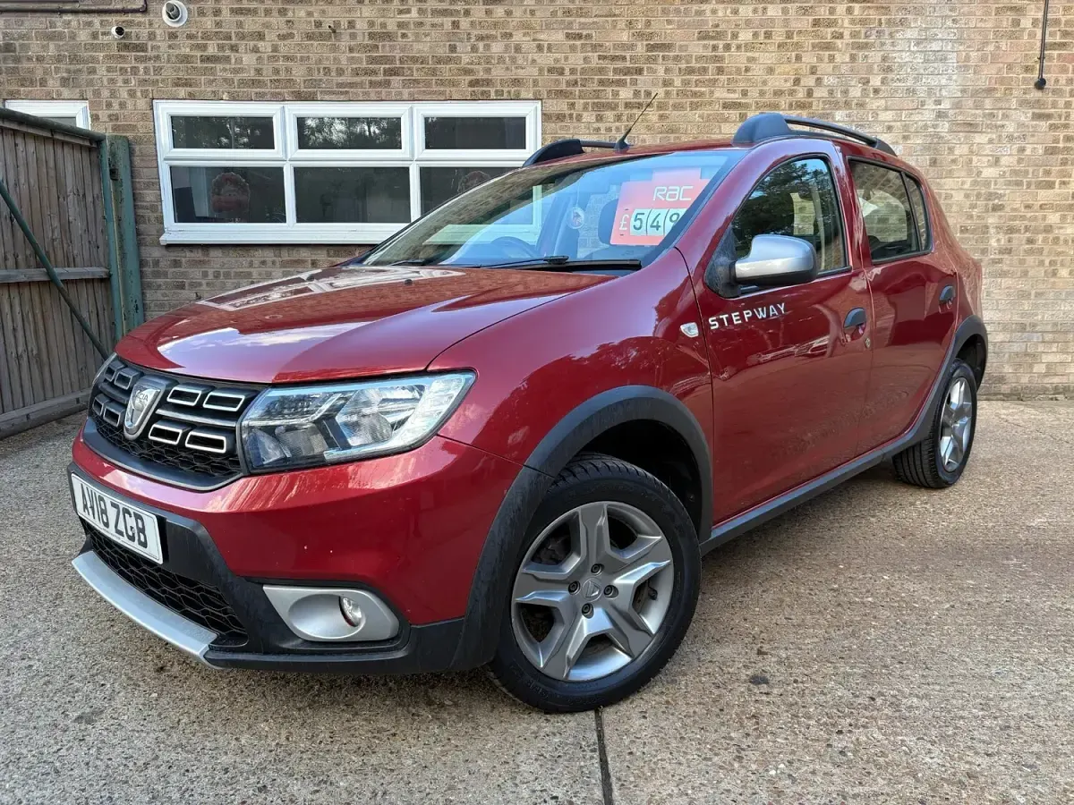 Used Dacia Sandero Comfort 90 HP (66 kW) 2018 Red Hatchback