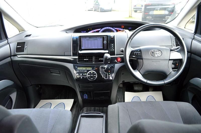 Begagnad Toyota Estima 2026 Vit
