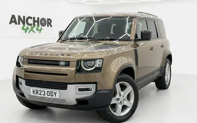 Used Land Rover Defender SE 249 HP (183 kW) 2023 SUV