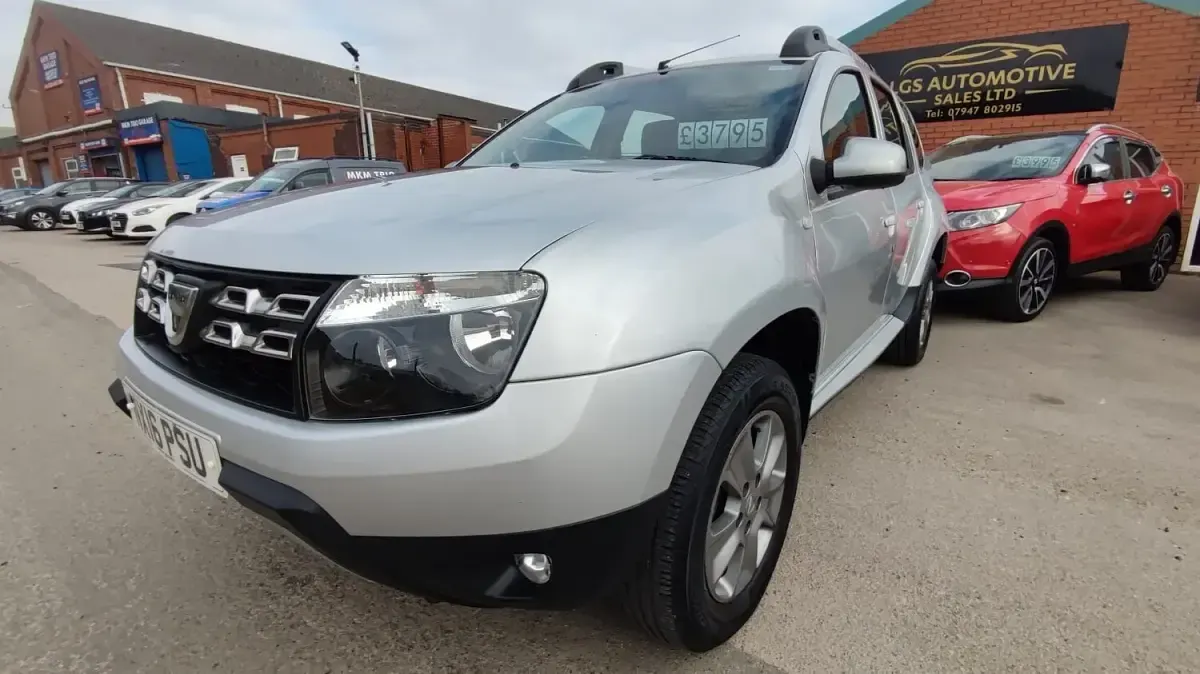 Used Dacia Duster Lauréate 110 HP (80 kW) 2016 Silver SUV
