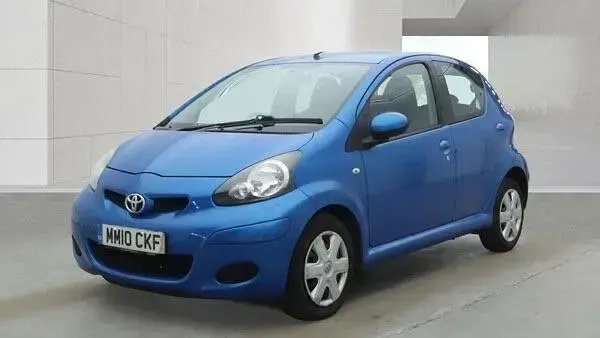 Used Toyota Aygo 68 HP (50 kW) 2010 Blue Hatchback