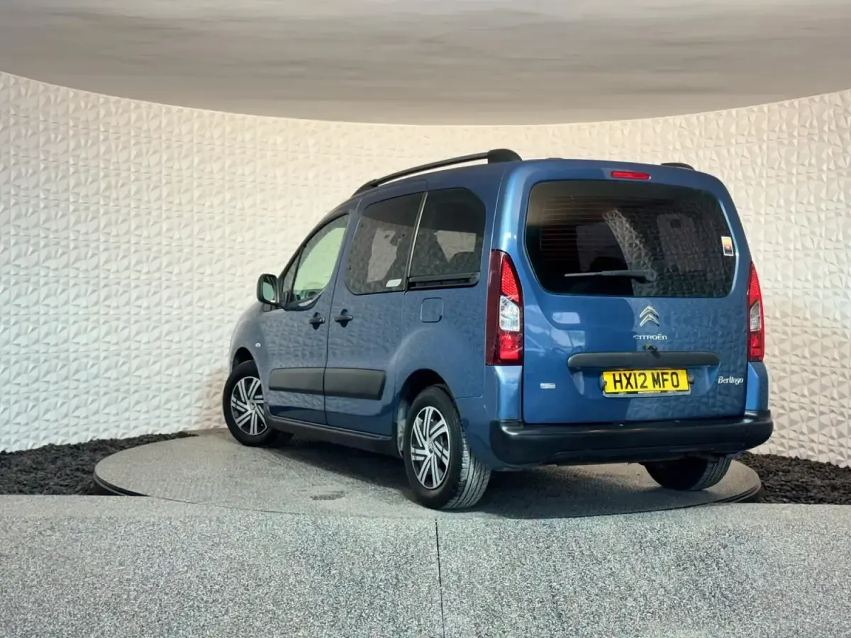 Usado Citroën Berlingo XTR 92 HP (67 kW) 2012 Azul Monovolume
