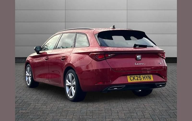 Used Seat Leon FR 113 HP (83 kW) 2025 Red Estate