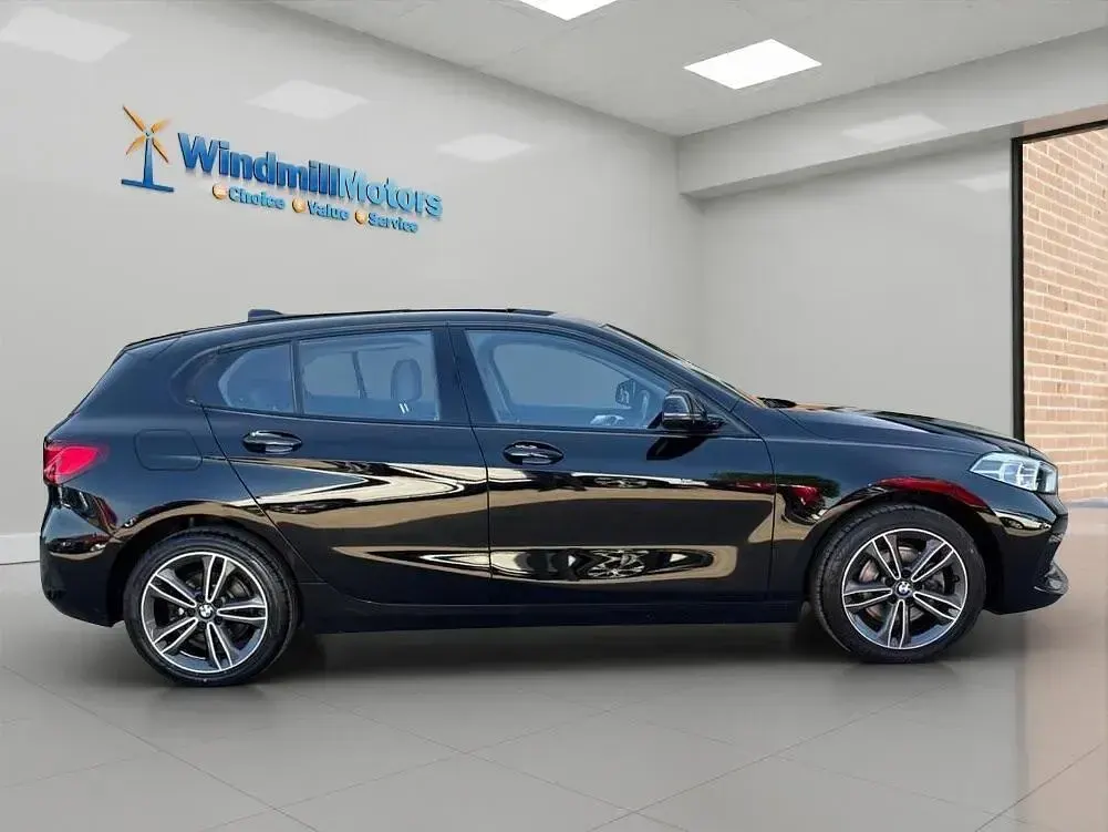 Używany BMW 118 Sport Line 2022 Czarny Hatchback
