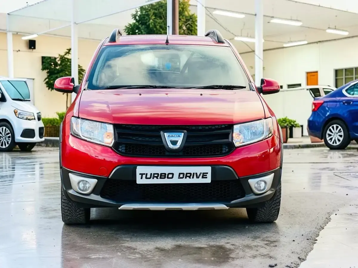 Usado Dacia Sandero Ambiance 90 HP (66 kW) 2014 Vermelho Citadino