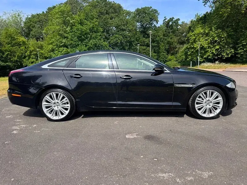 Used Jaguar XJ Portfolio 275 HP (202 kW) 2013 Black Sedan