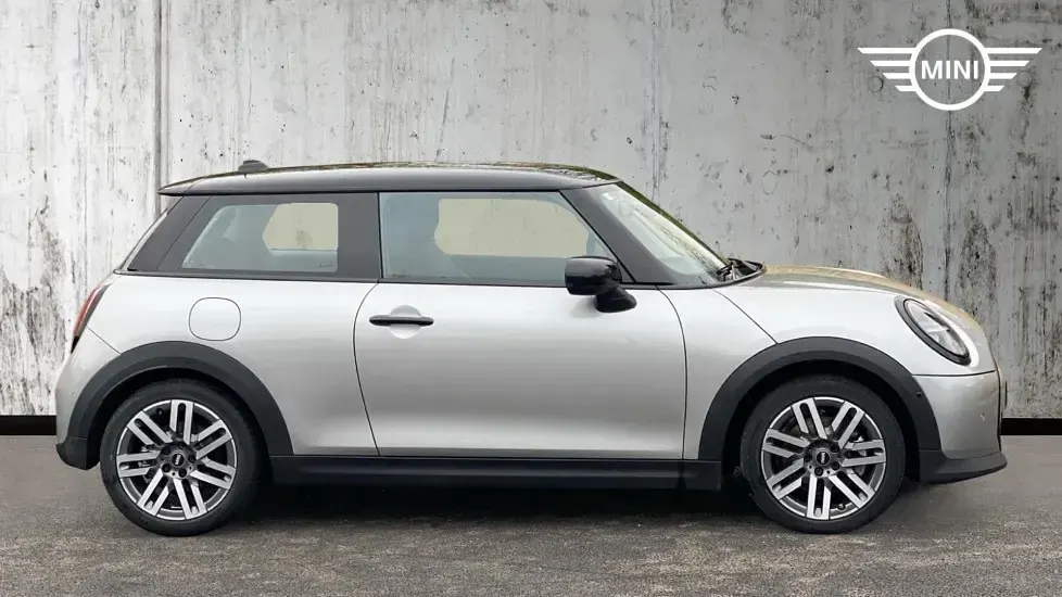Used Mini Cooper Classic 113 kW (154 HP) 2025 Silver Hatchback