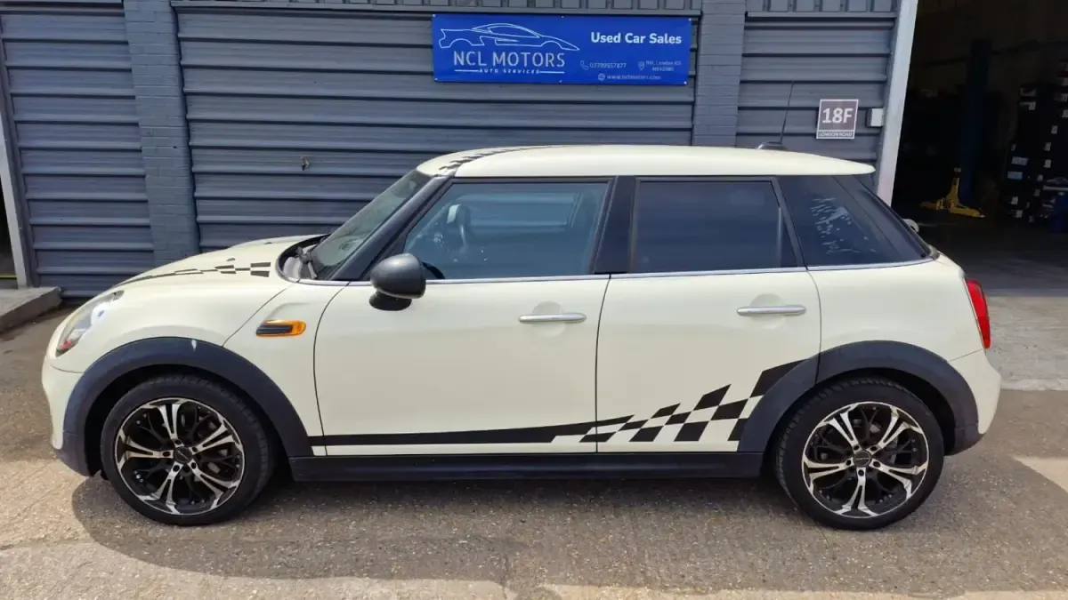 Begagnad Mini Cooper Hatch 2015 Vit Halvkombi