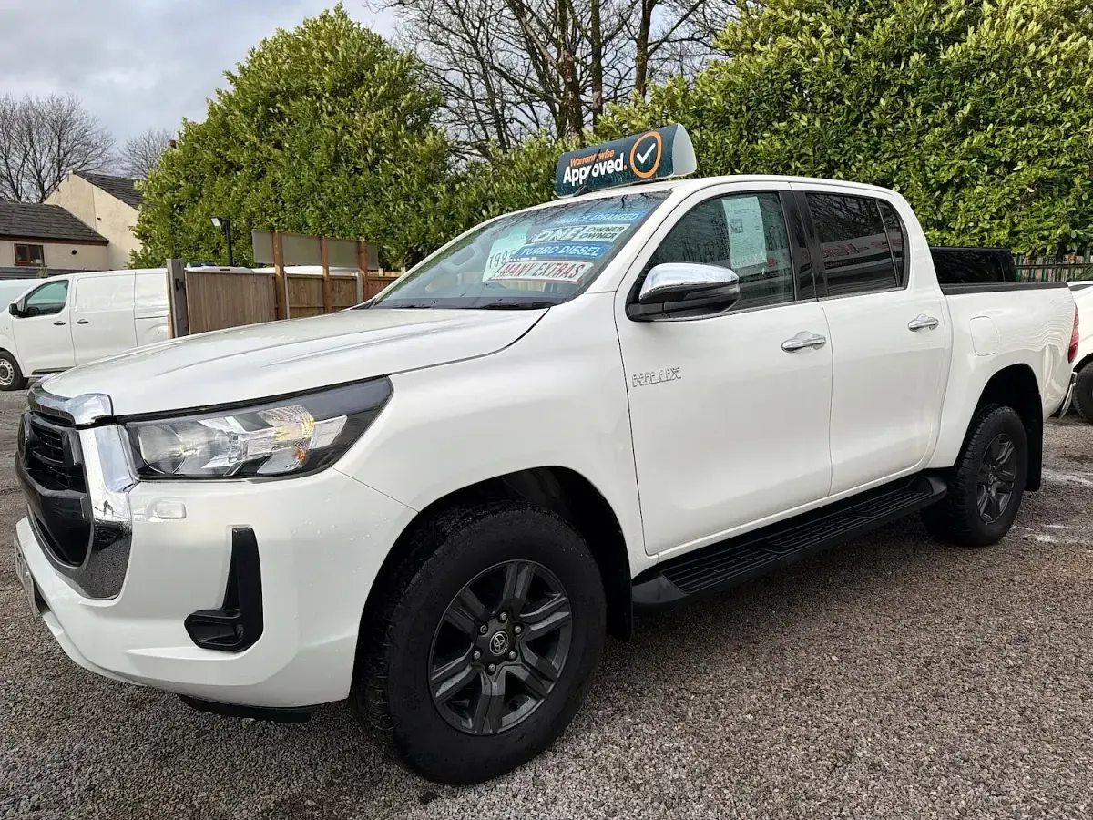 Used Toyota HiLux 150 HP (110 kW) 2021 White Pickup