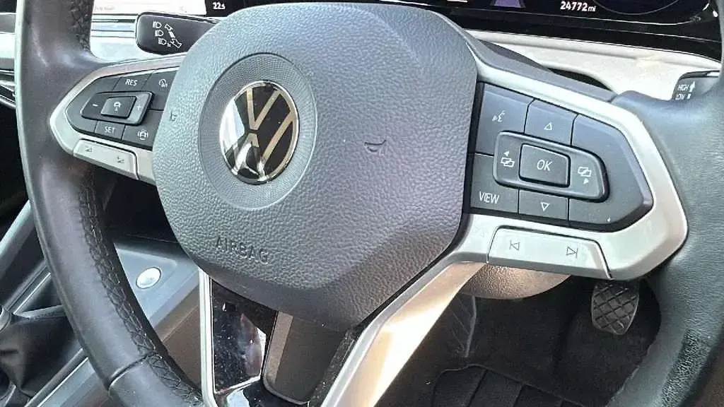 Used VW Golf VIII Life 129 HP (94 kW) 2022 White Hatchback