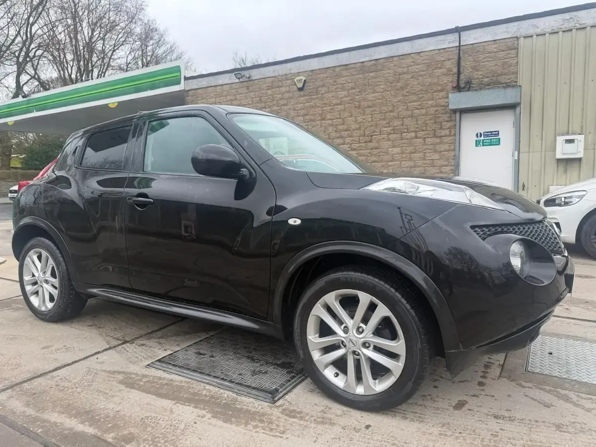Usado Nissan Juke Acenta 110 HP (80 kW) 2013 Preto SUV