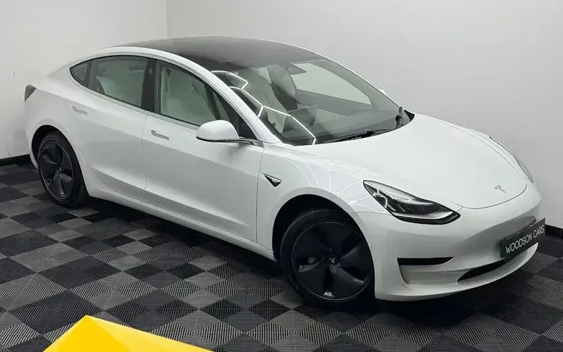 Used Tesla Model 3 Standard Range Plus 239 kW (325 HP) 2019 Sedan
