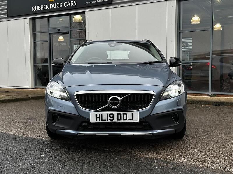 Used Volvo V40 2019 Blue Hatchback
