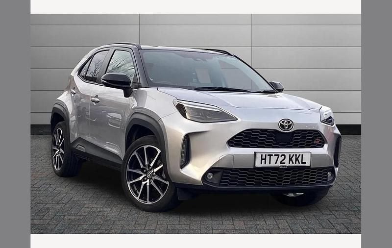 Silver Used 2023 Toyota Yaris Cross Sport SUV | £20,995 (Fair price) - Image 1/3