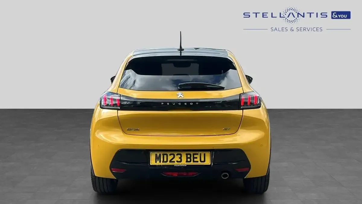 Used Peugeot 208 GT 99 HP (72 kW) 2023 Yellow Hatchback