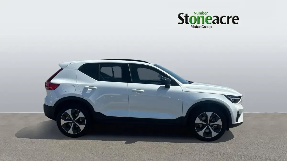 New Volvo XC40 Plus 2026 White SUV