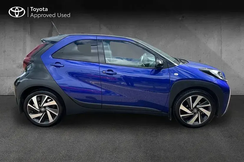 Used Toyota Aygo X 72 HP (52 kW) 2026 Juniper blue with black SUV