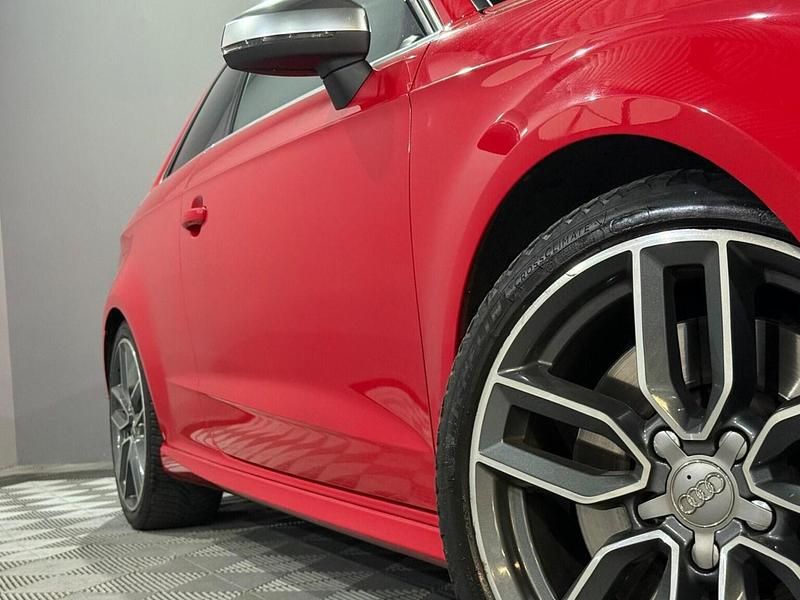 Begagnad Audi S3 Sportback Advanced 300 HK (220 kW) 2015 Röd Halvkombi