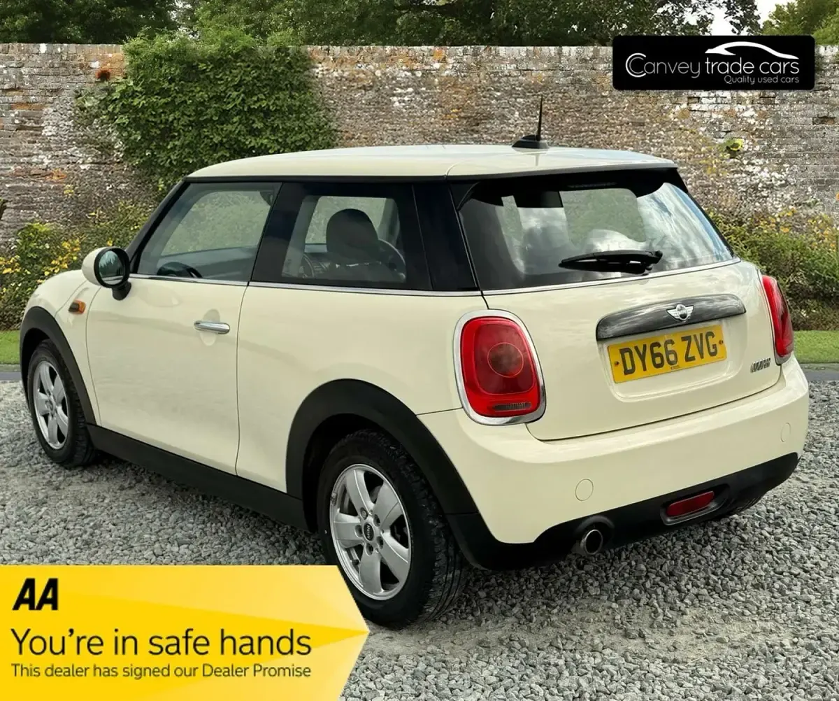 Used Mini Cooper Hatch 134 HP (98 kW) 2016 White Hatchback
