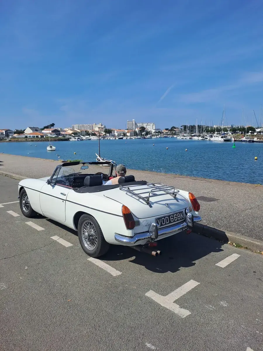 Used MG B 97 HP (71 kW) 1971 White Cabriolet