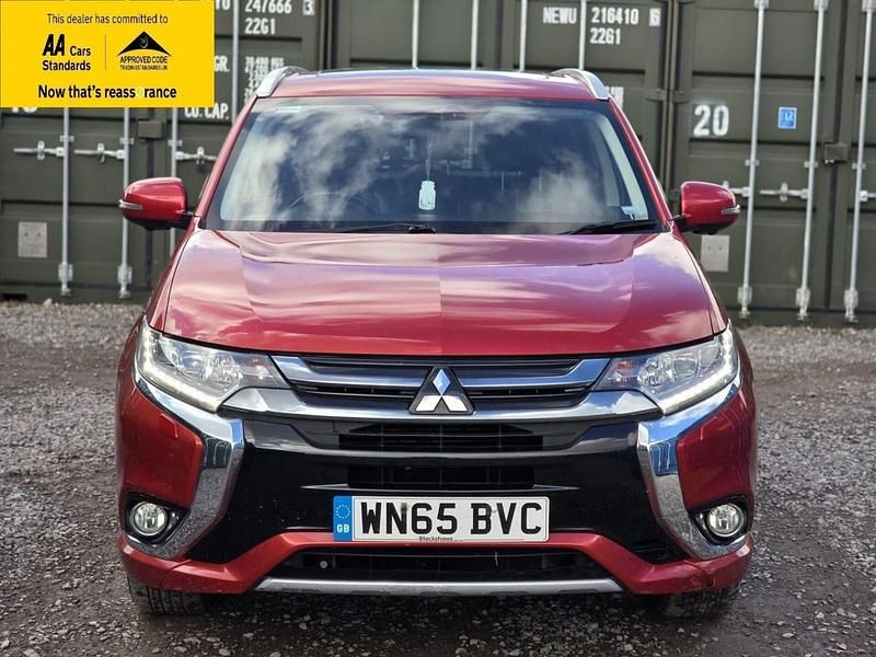 Used Mitsubishi Outlander P-HEV 200 HP (147 kW) 2015 Red Estate