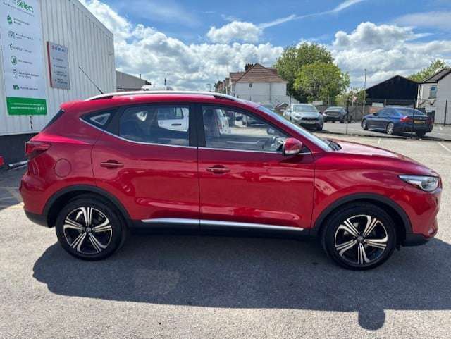 Used MG ZS Excite 110 HP (80 kW) 2023 Red Sedan