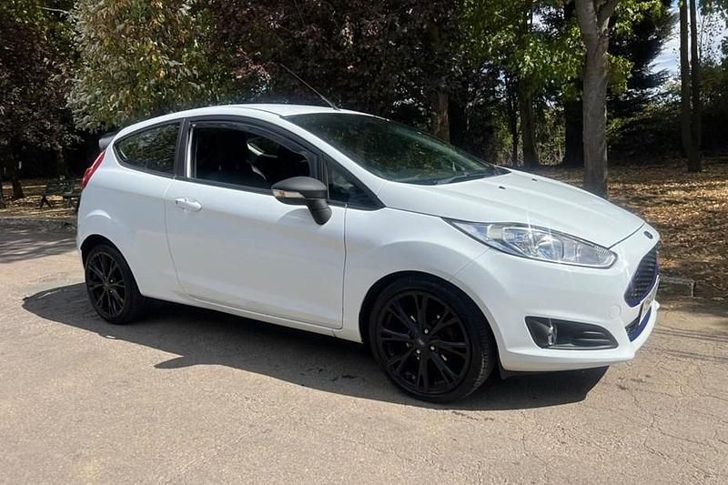 White Used 2014 Ford Fiesta Zetec Hatchback | £3,290 (Fair price) - Image 1/1