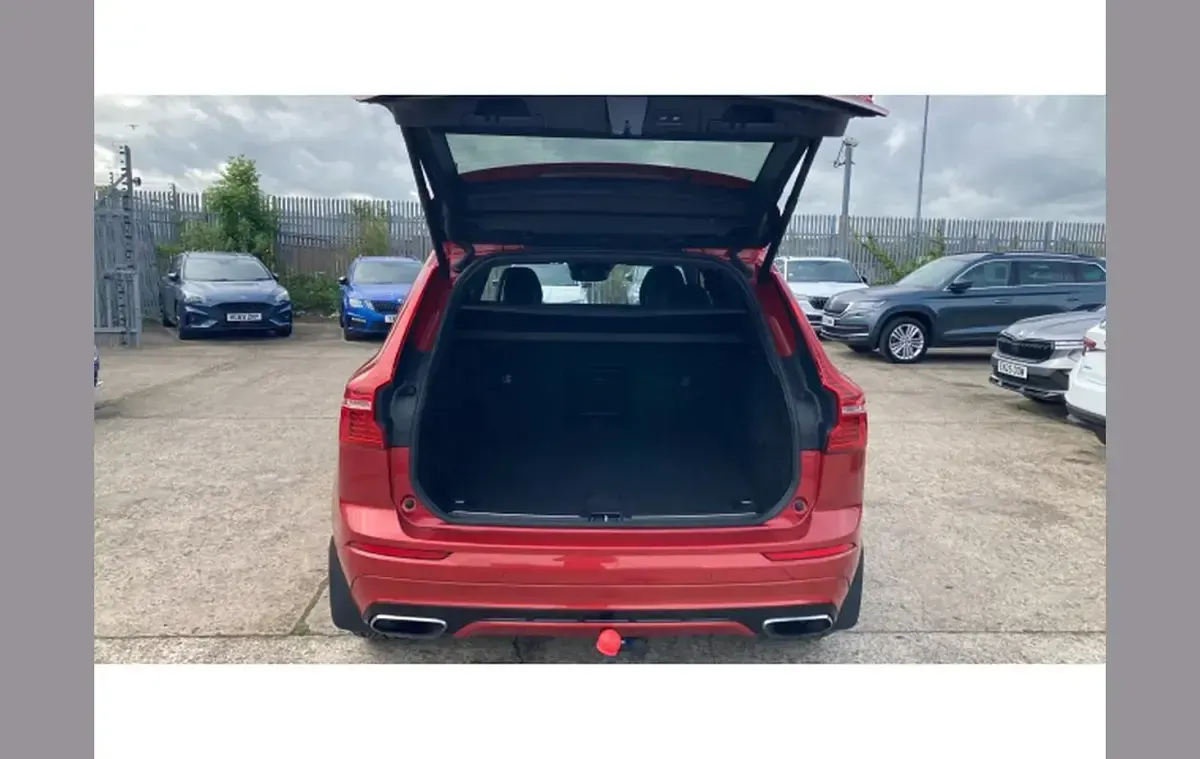 Used Volvo XC60 R-Design Pro 190 HP (139 kW) 2017 Red SUV