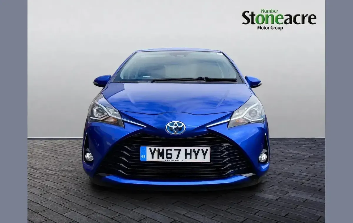 Used Toyota Yaris 99 HP (72 kW) 2018 Blue Hatchback