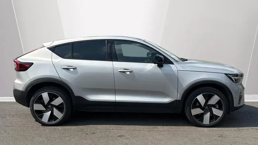 Usado Volvo C40 Ultimate 169 kW (231 HP) 2023 Prateado SUV