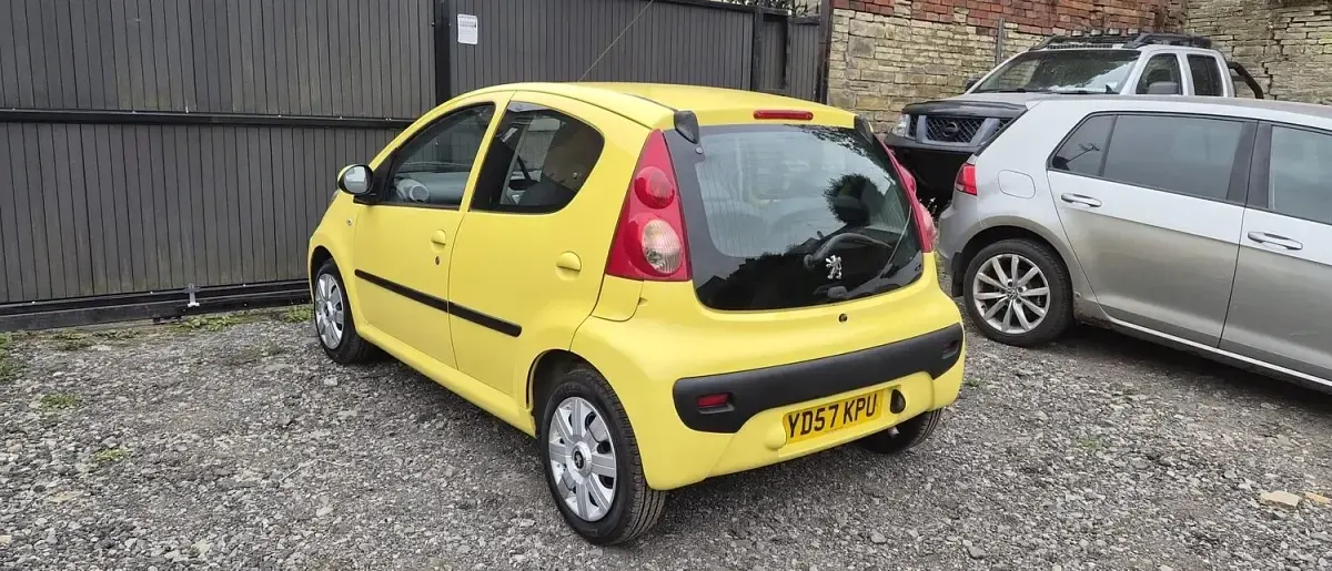 Used Peugeot 107 68 HP (50 kW) 2007 Yellow Hatchback