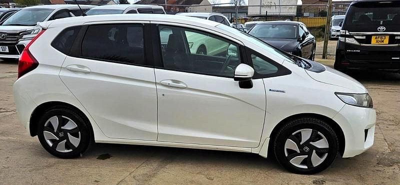 Used Honda Fit Hybrid 2025 White Hatchback