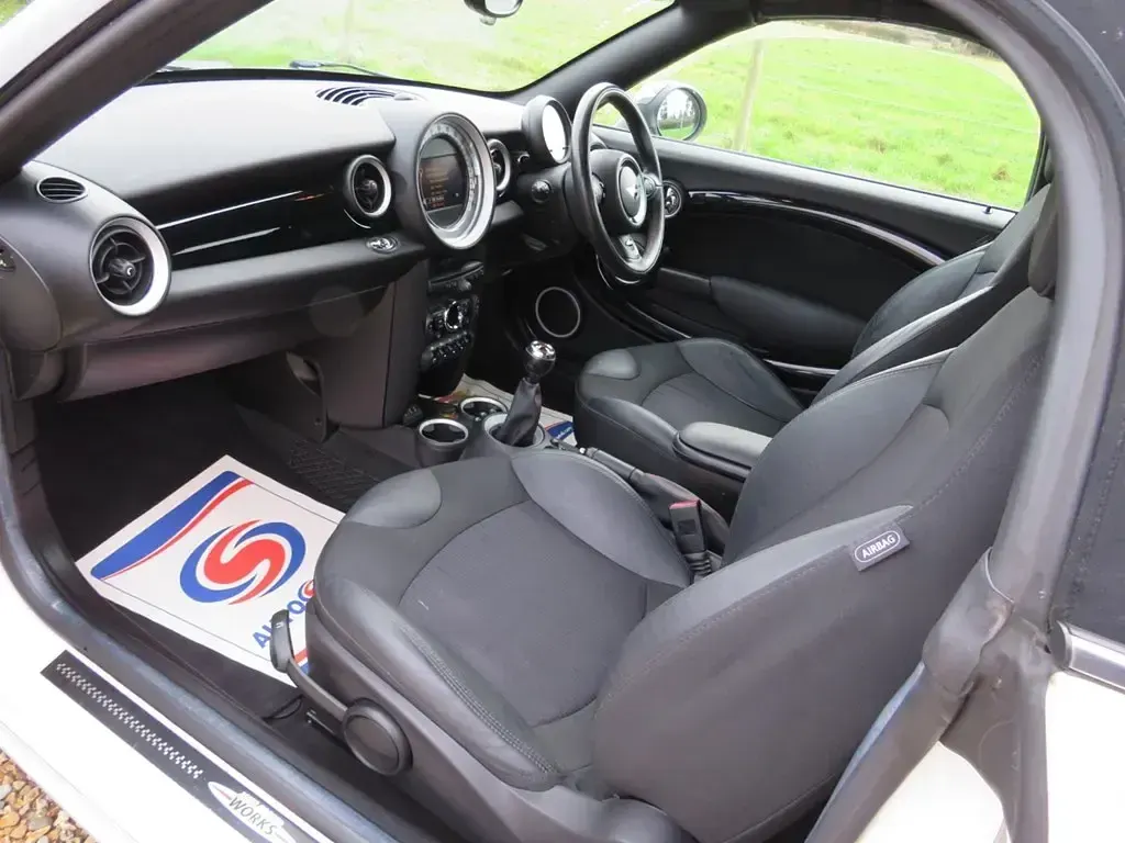 Używany Mini Cooper Cabriolet 122 KM (89 kW) 2012 Biały Kabriolet