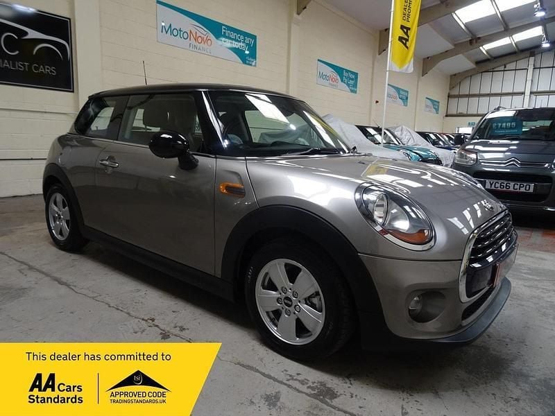 Silver Used 2017 Mini Cooper Hatch Hatchback | £9,250 (Good price) - Image 1/4