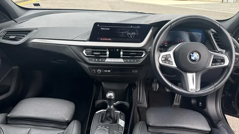 Used BMW 118 M Sport 136 HP (100 kW) 2023 Black sapphire Hatchback