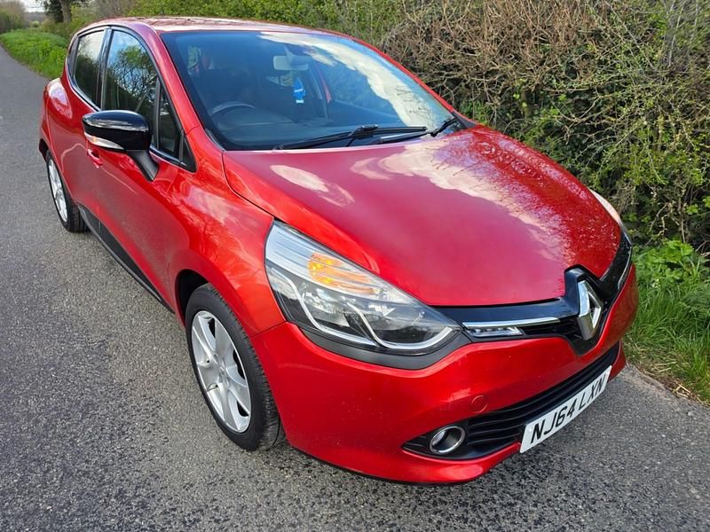 Used Renault Clio IV Dynamique 75 HP (55 kW) 2014 Red Hatchback