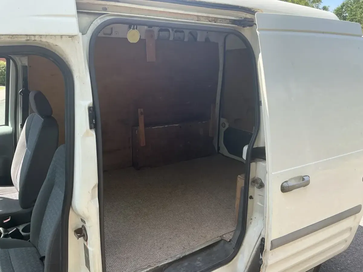 Used Ford Transit 90 HP (66 kW) 2005 White Van