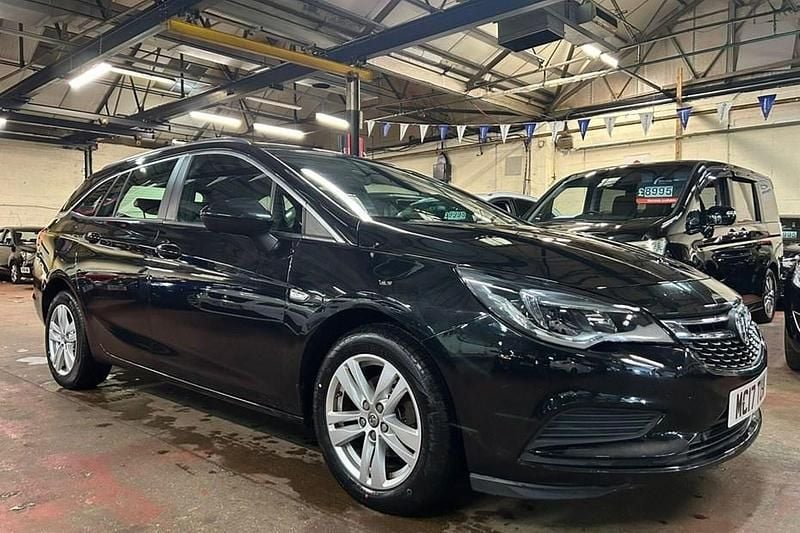 Used Vauxhall Astra Design Edition 110 HP (80 kW) 2017 Black Estate