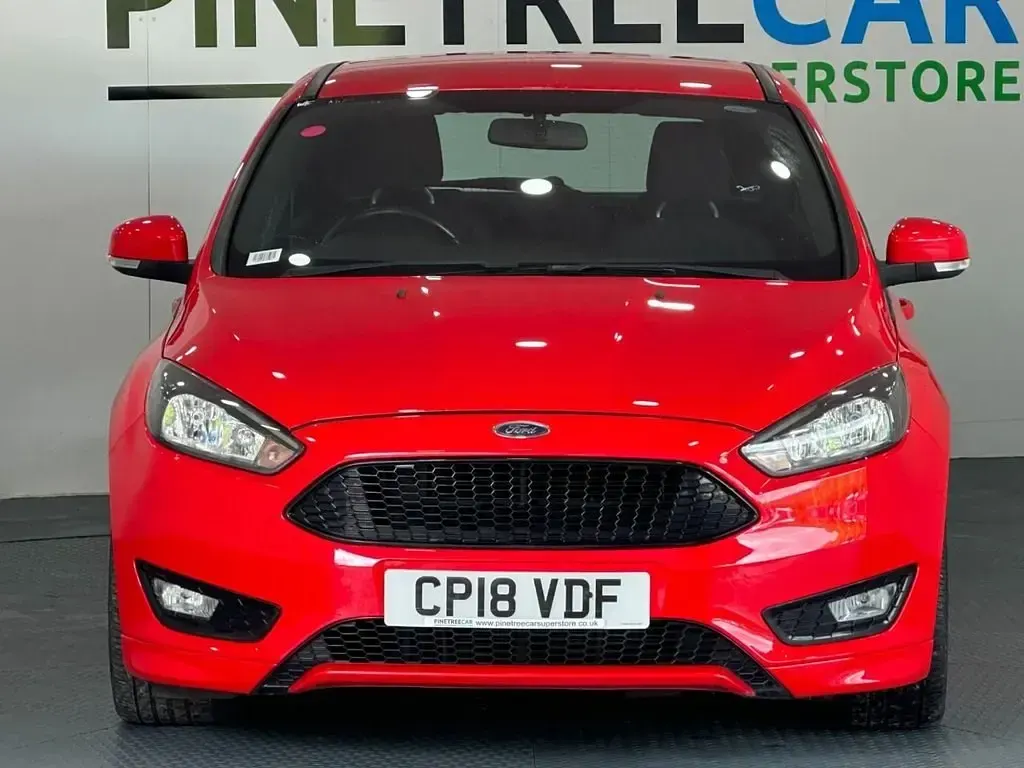 Begagnad Ford Focus ST-Line X 140 HK (102 kW) 2018 Röd Halvkombi
