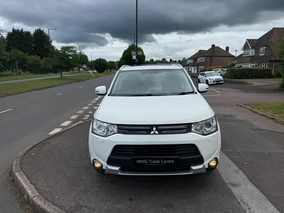 Used Mitsubishi Outlander 2014 White SUV