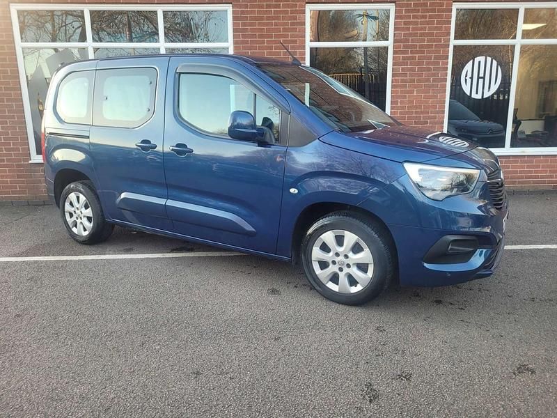 Blue Used 2019 Vauxhall Combo S MPV | £8,400 (Fair price) - Image 1/4