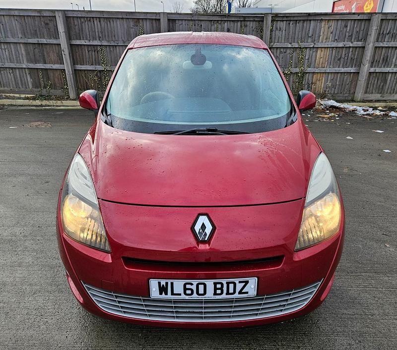 Used Renault Grand Scénic III Privilege 150 HP (110 kW) 2010 Red MPV